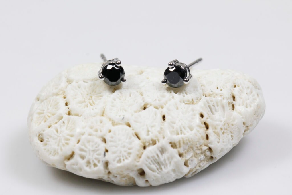 黑色天然鑽石耳環