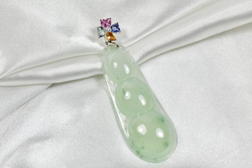 玻璃種飄花翡翠福豆