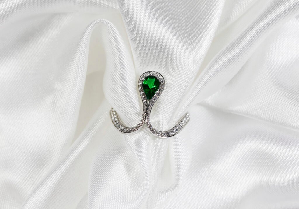 Tsavorite swan ring